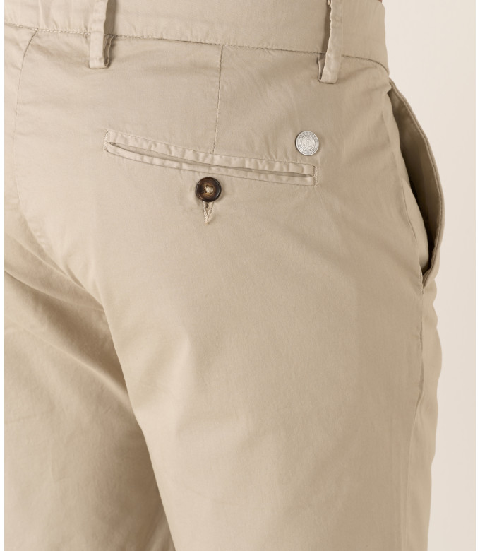 TEXAS - Slim fit Chino Bermudas, beige 