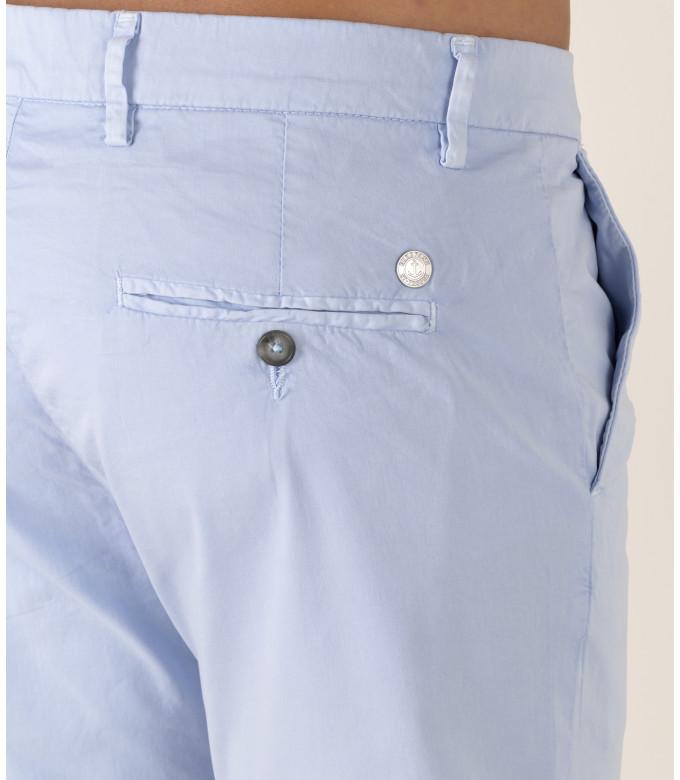 TEXAS - Slim fit Chino Bermudas, light blue