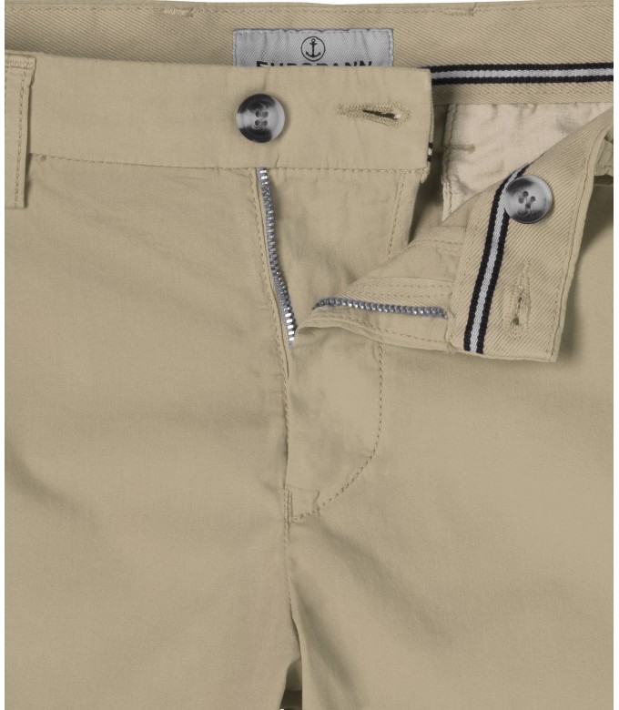 TEXAS - Slim-fit chino shorts, beige